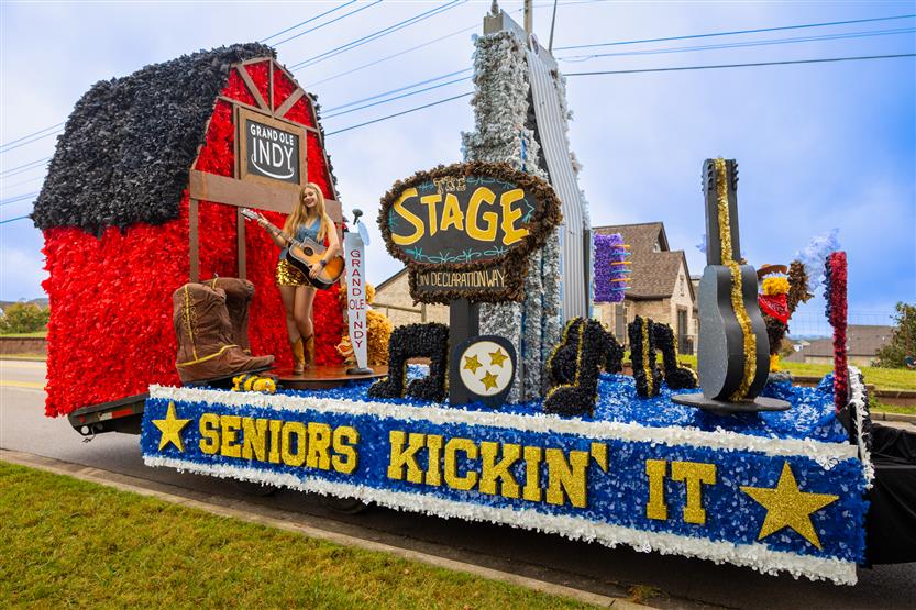 Students participate in Independence High homecoming parade